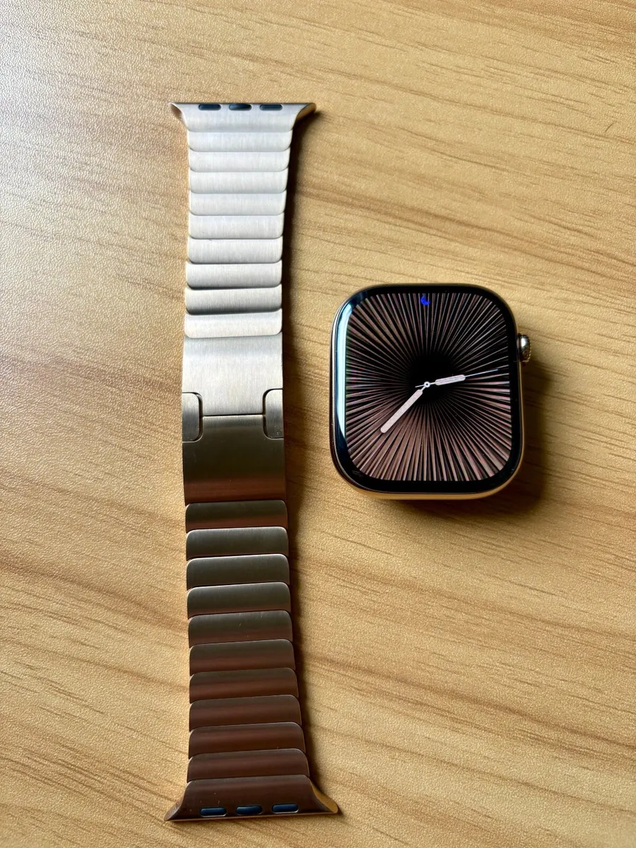 Apple Watch - Series 10 - 46mm - Titanium - Gold - Image 1