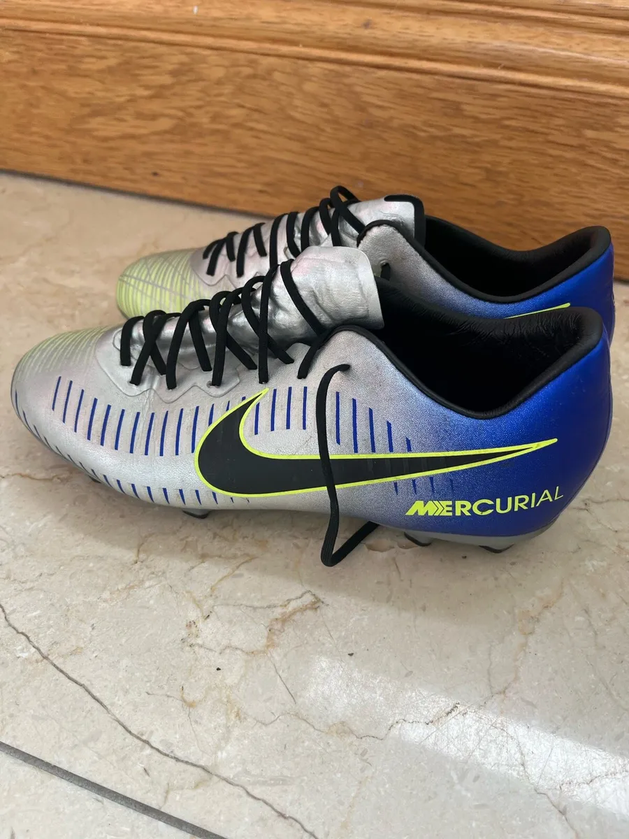 Football boots - Image 1