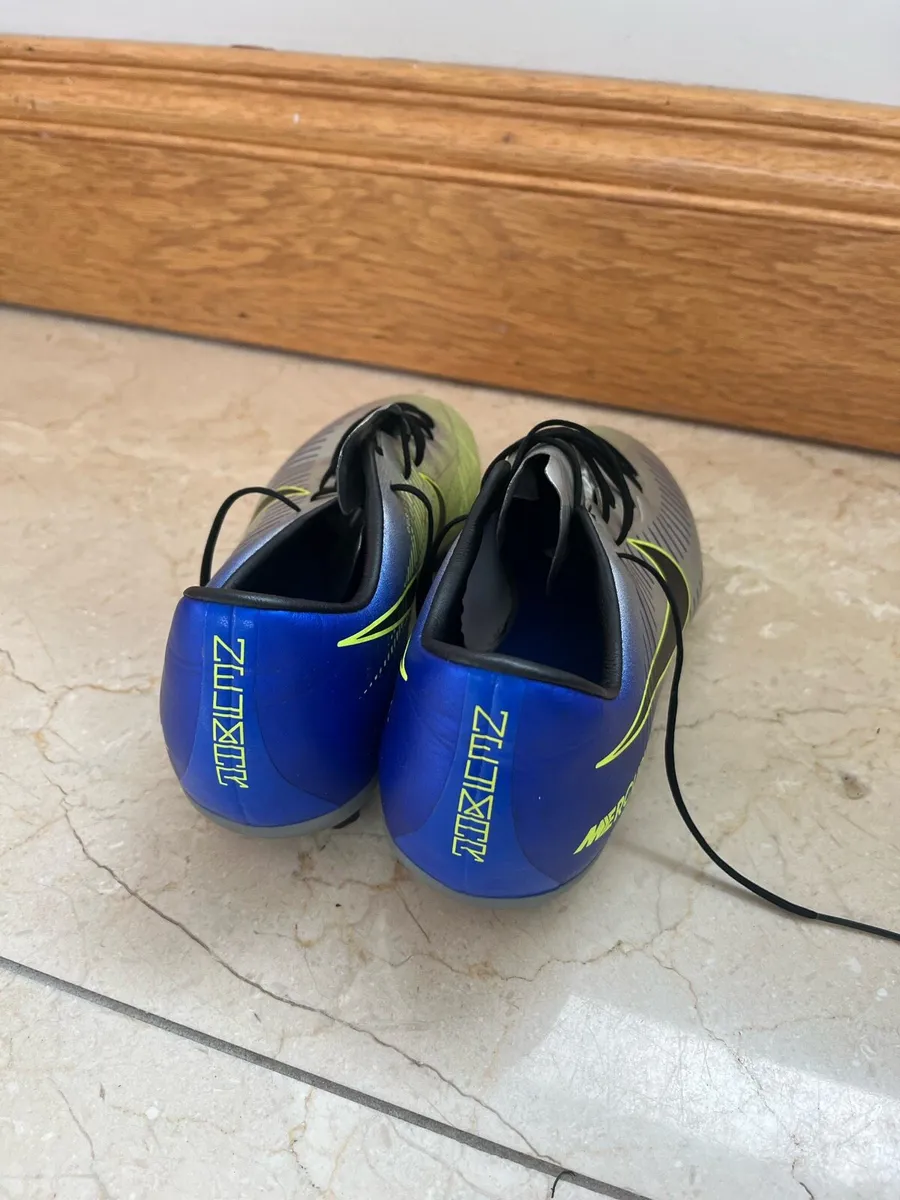 Football boots - Image 2