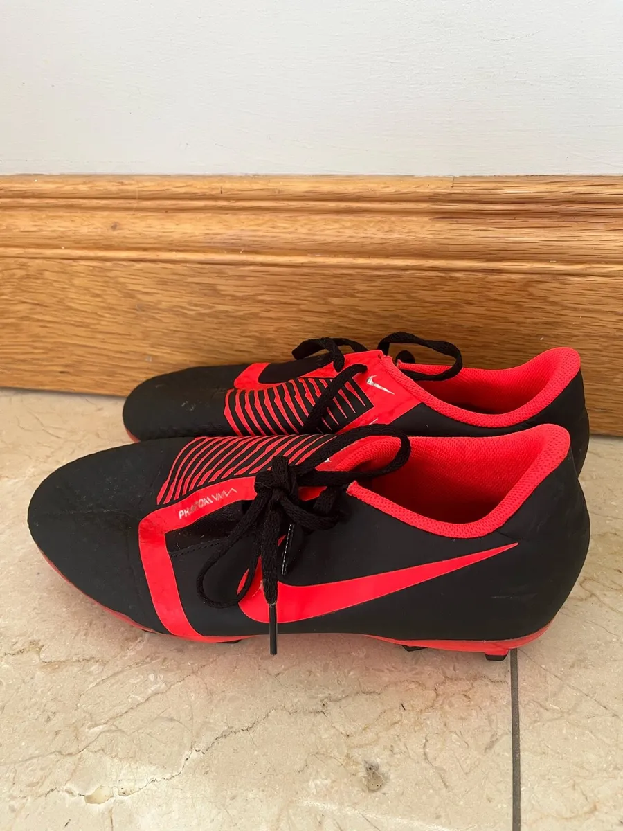 Football boots - Image 1