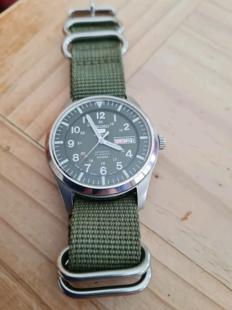 Seiko SNZG11J1 green dial field watch - Image 1