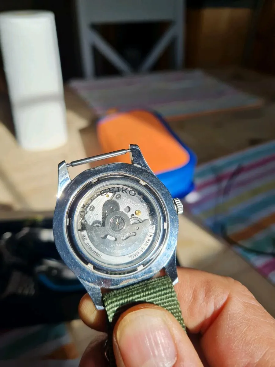 Seiko SNZG11J1 green dial field watch - Image 2