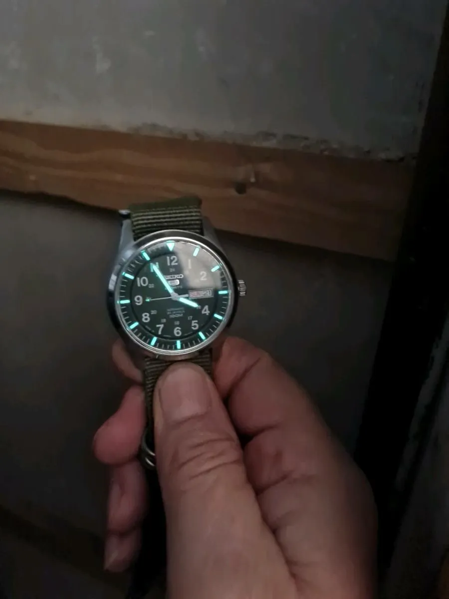 Seiko SNZG11J1 green dial field watch - Image 4