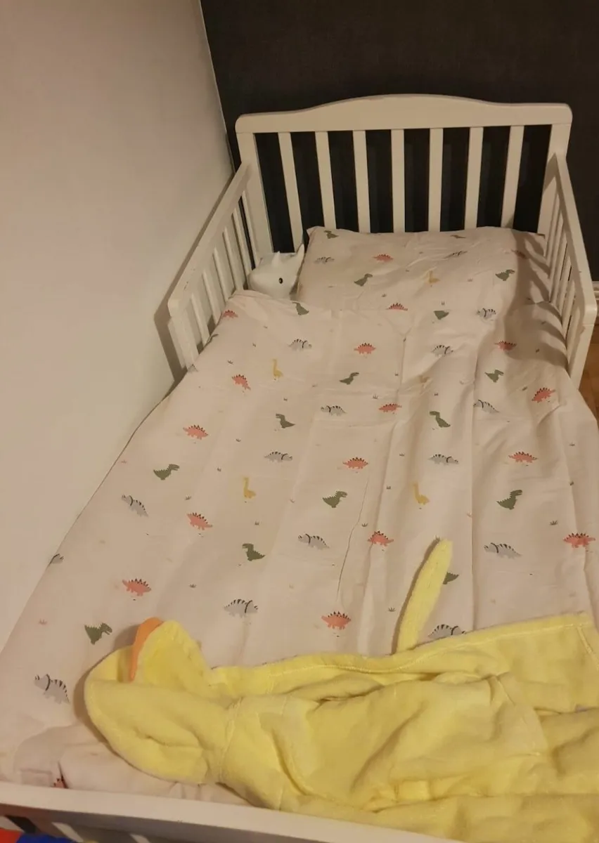 Child's bed - Image 1