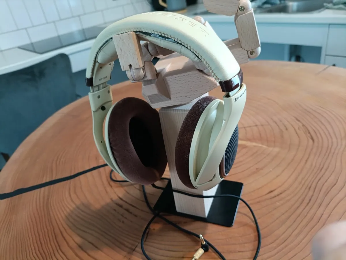 Sennheiser HD 598 headphones - Image 1