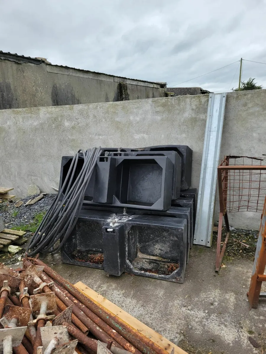 Troughs and pumps  and scaffolding - Image 4
