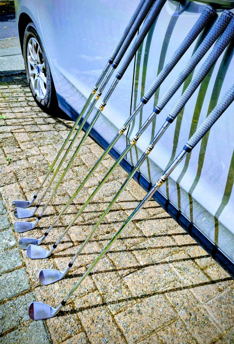 Golf irons - Image 1