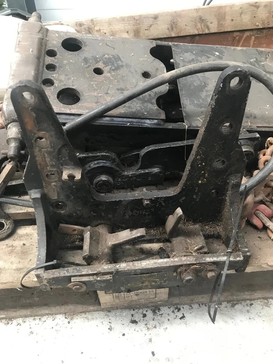 Case maxxum hitch - Image 1