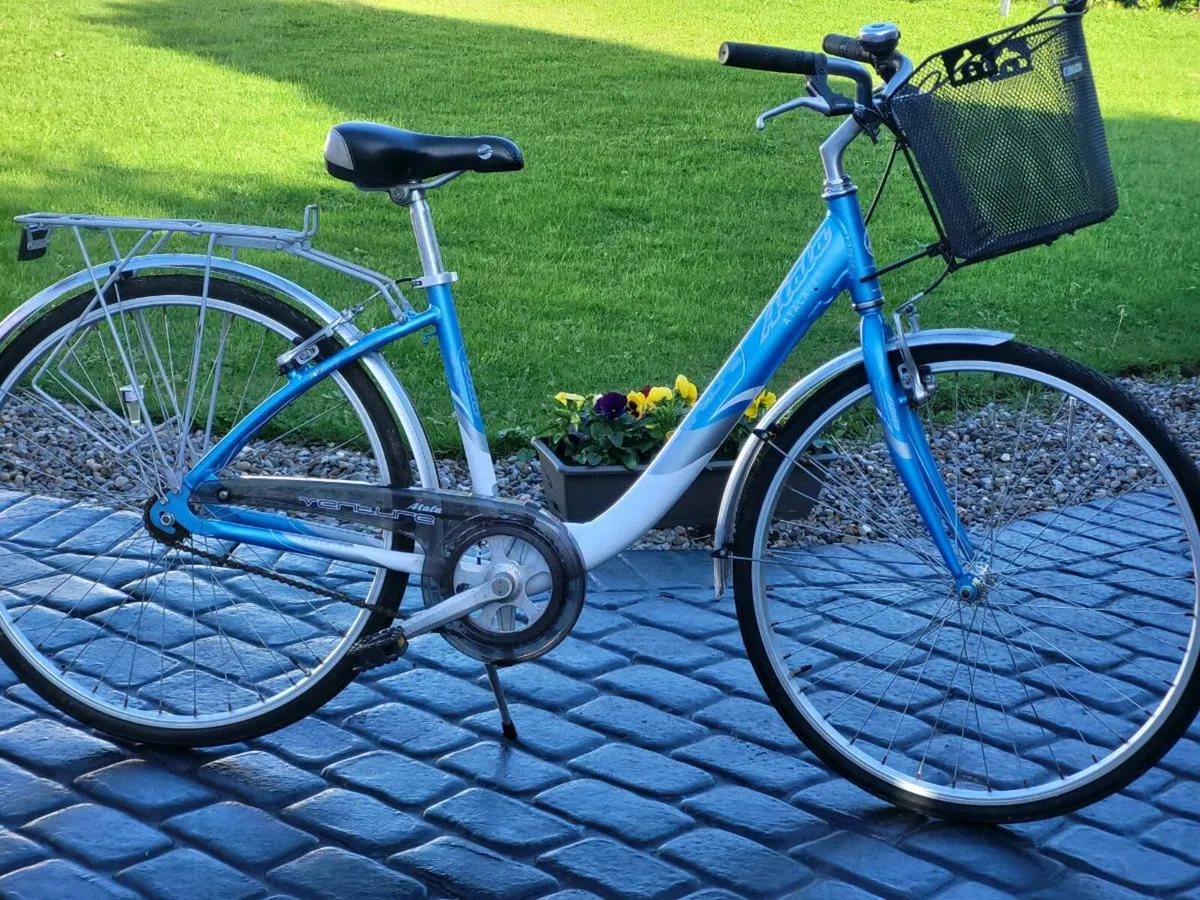LADIES CITY BIKE N BASKET GOOD AS NEW.NO OFFERS - Image 1