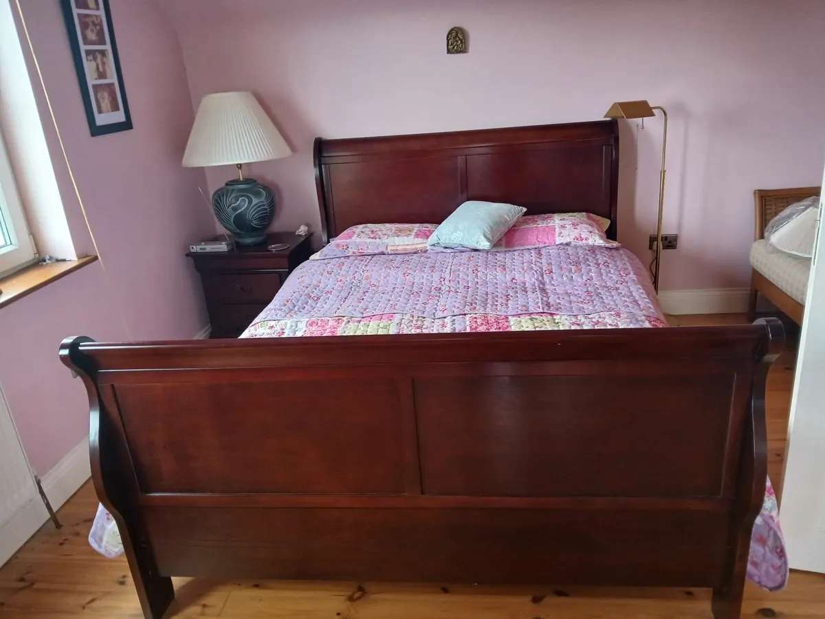 Bedroom furniture - Image 1