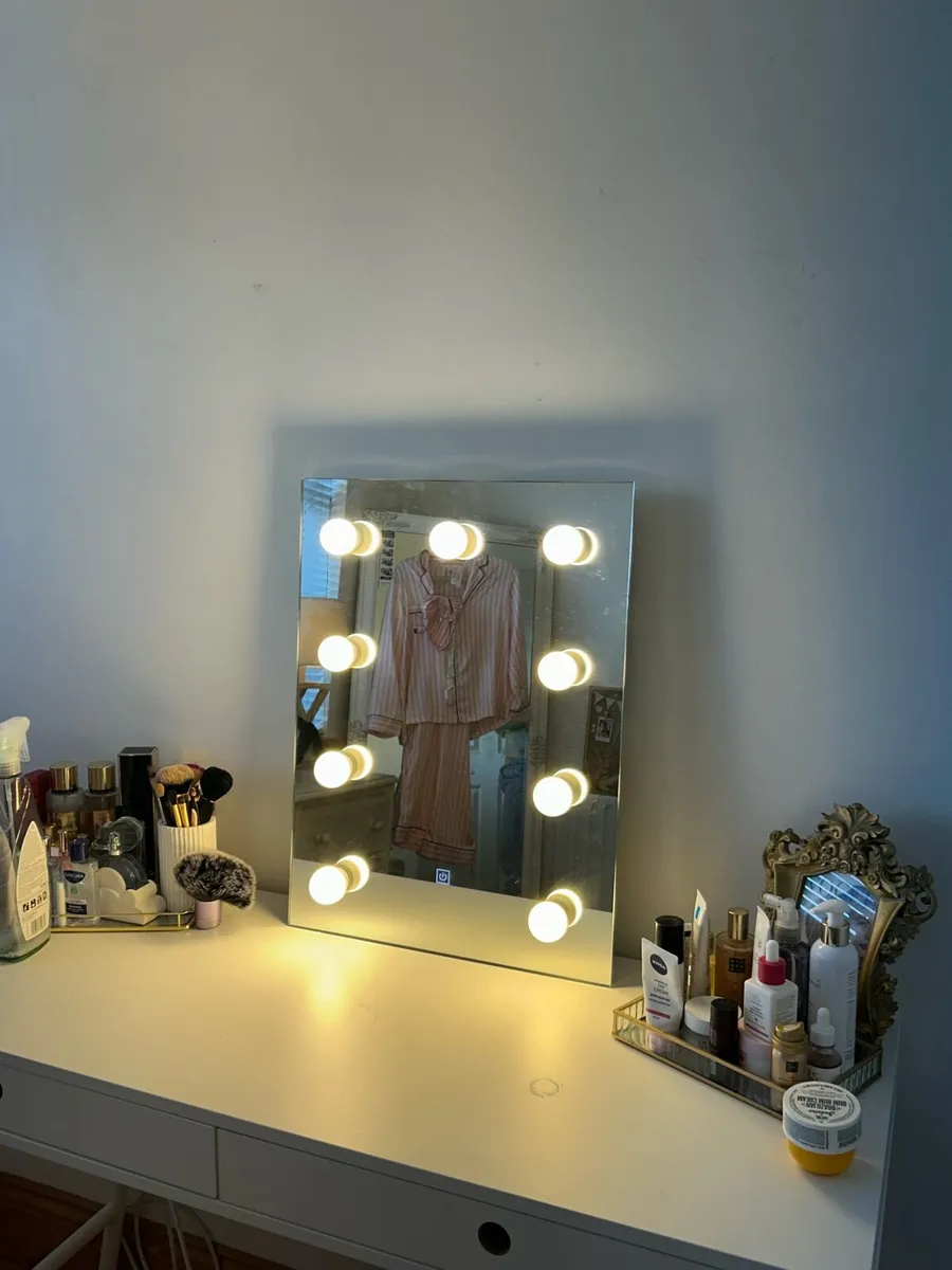 Hollywood Lights Vanity Mirror - Image 1