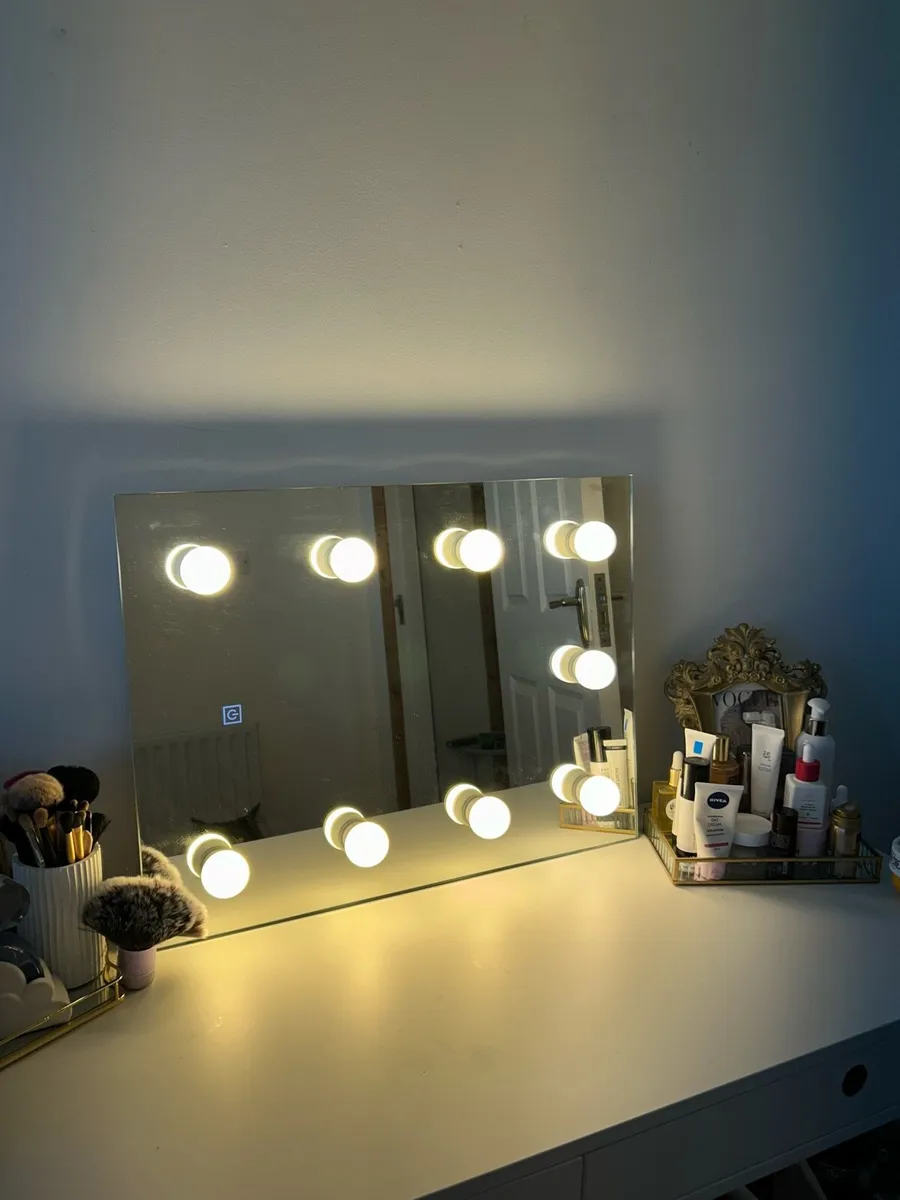 Hollywood Lights Vanity Mirror - Image 2