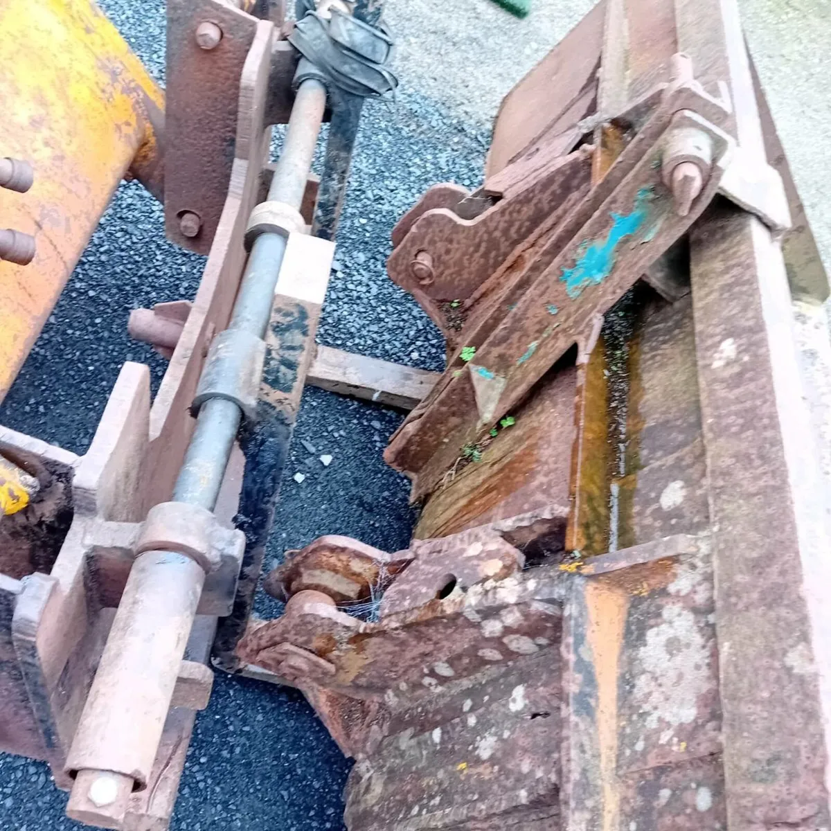 Loader bucket can also be used on 3 point linkage - Image 2
