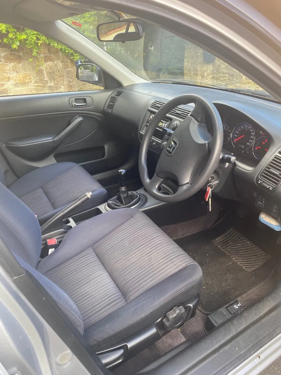 Honda Civic 2005 - Image 2