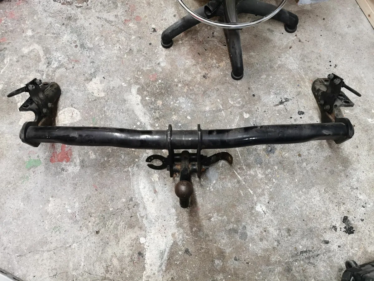 Volvo XC90 MK1 2006 genuine towbar and wiring - Image 1