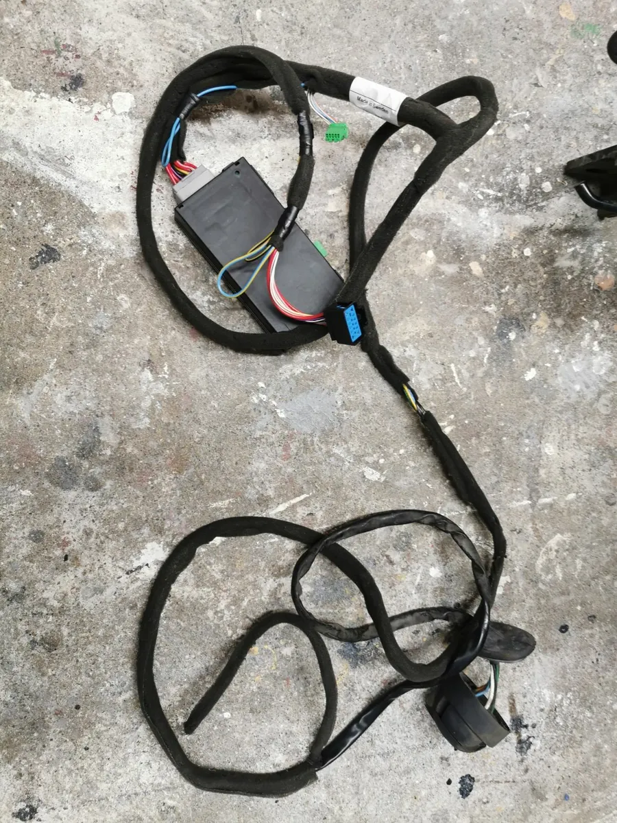 Volvo XC90 MK1 2006 genuine towbar and wiring - Image 3