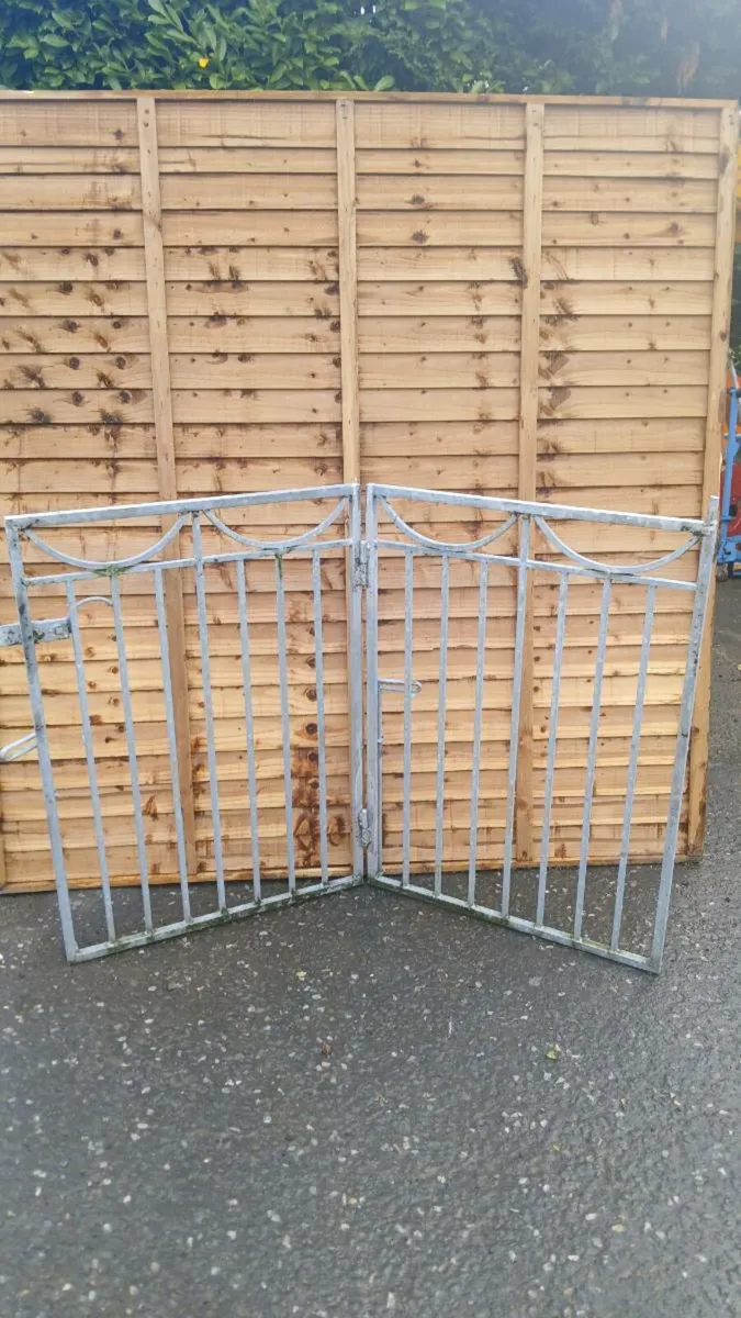 12ft solid hinged galvanised gates plus 3 ft gate - Image 3