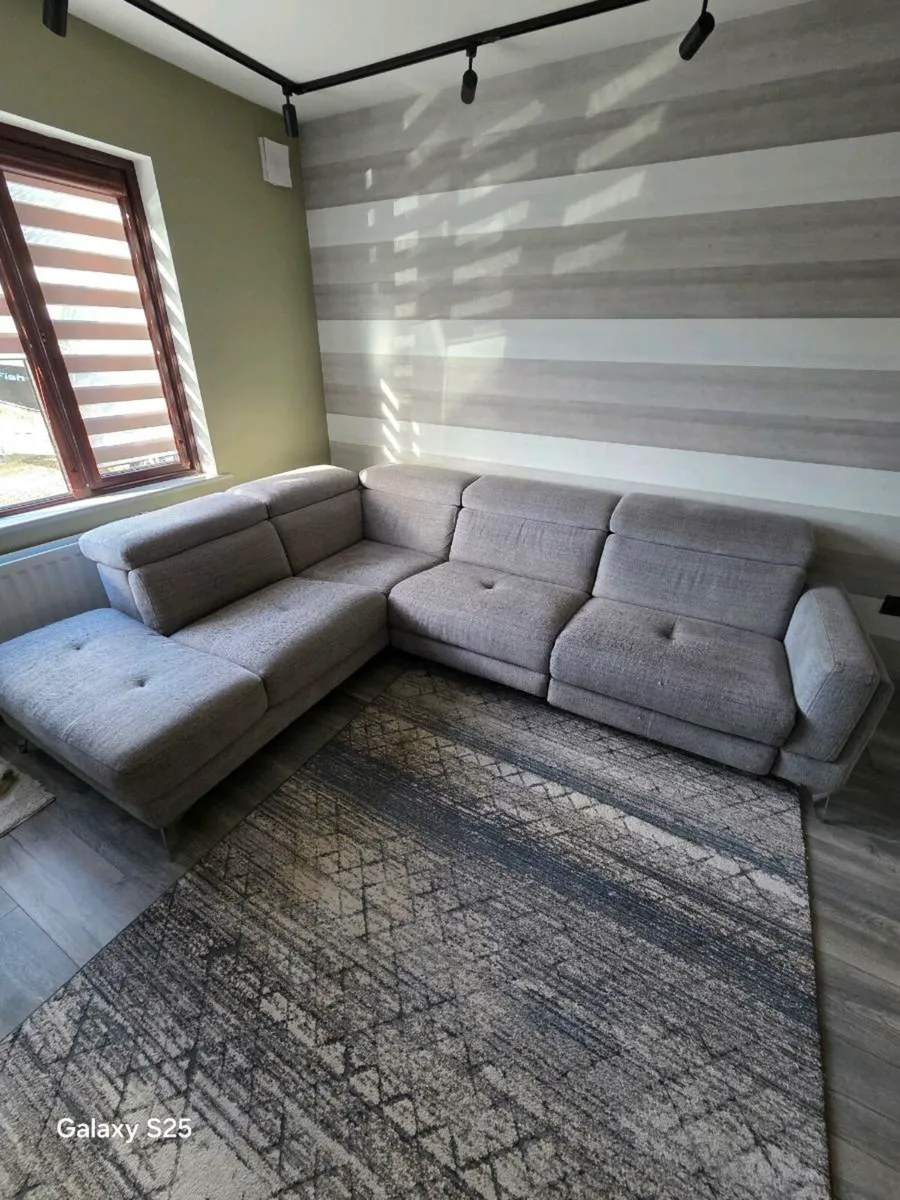 Corner sofa - Image 1
