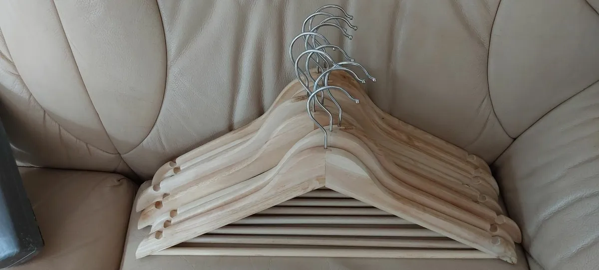 10 wooden hangers