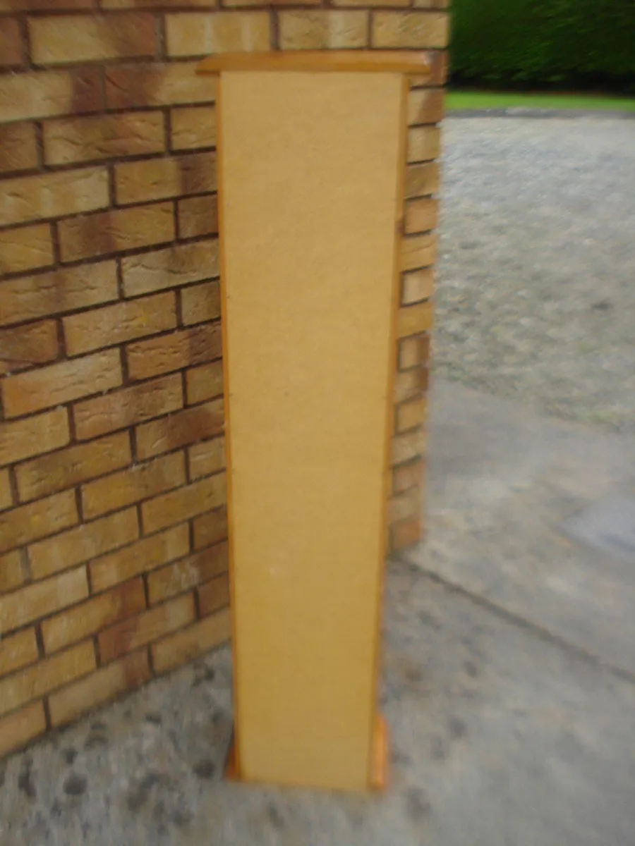 DARK IRISH PINE CD/BOOK SHELF 4 TIER TOWER. - Image 3