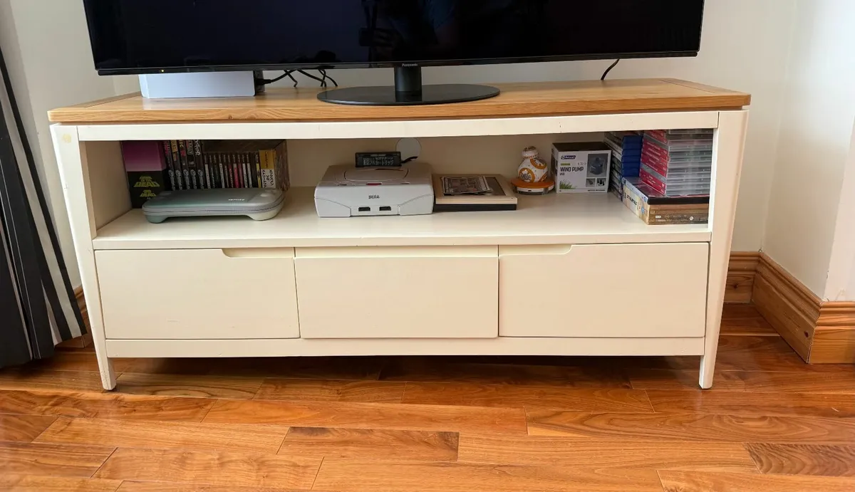 Modern Wooden TV Table (D15) - Image 1