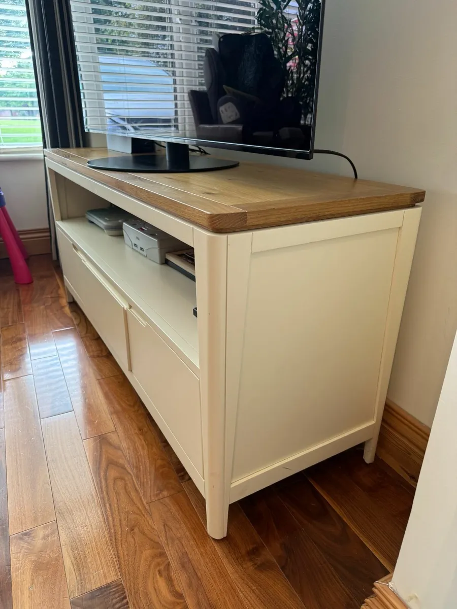 Modern Wooden TV Table (D15) - Image 2