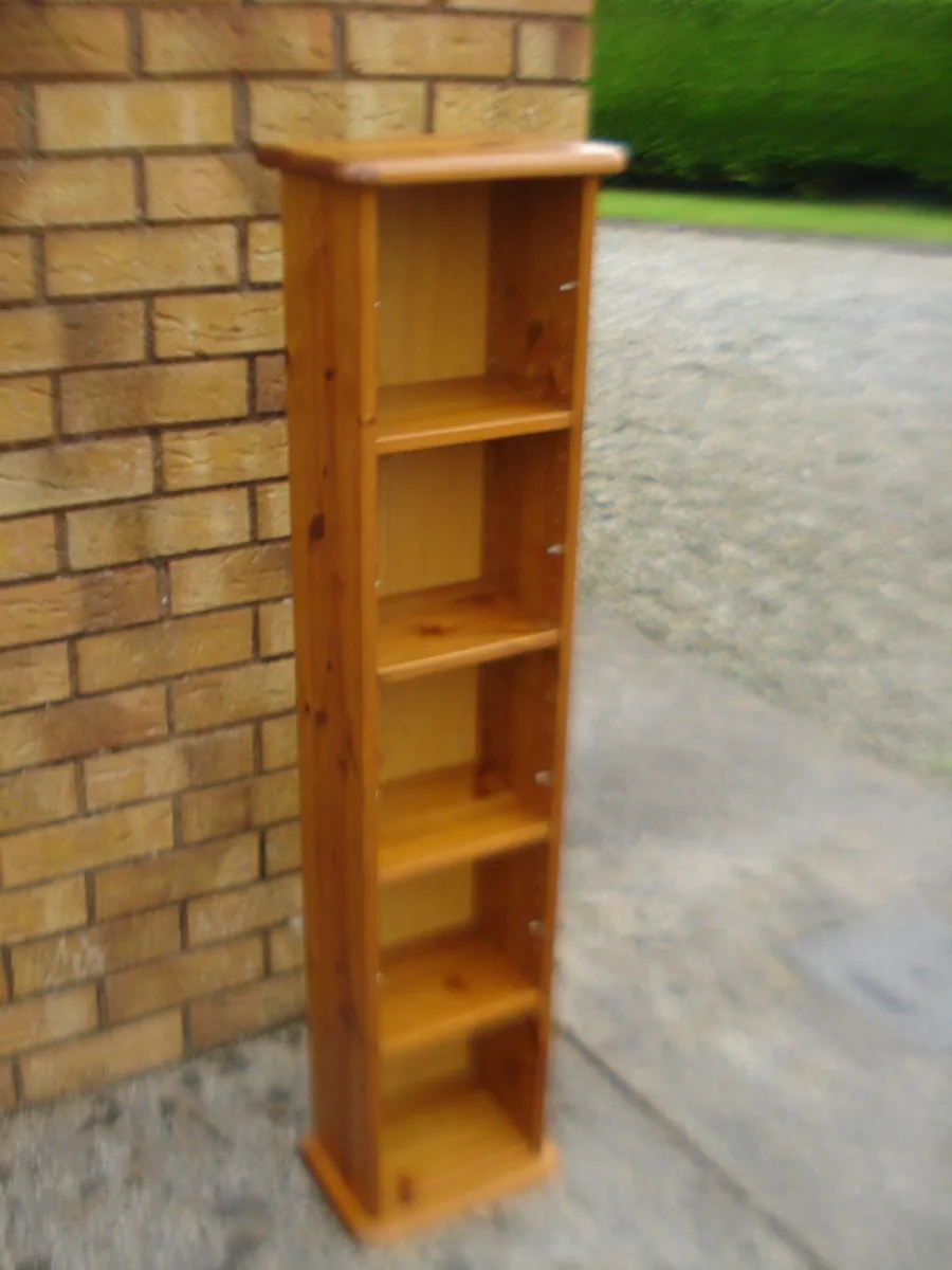 DARK IRISH PINE CD/BOOK SHELF 4 TIER TOWER. - Image 1