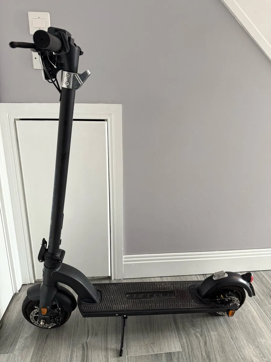 Carrera Electric Scooter - Image 1