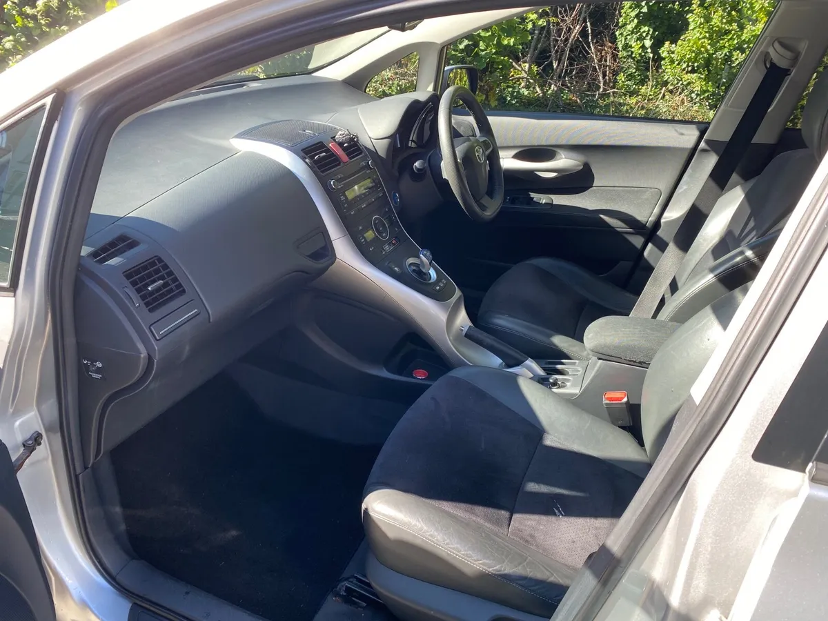 Toyota Auris hybrid (self charger) New Nct - Image 4