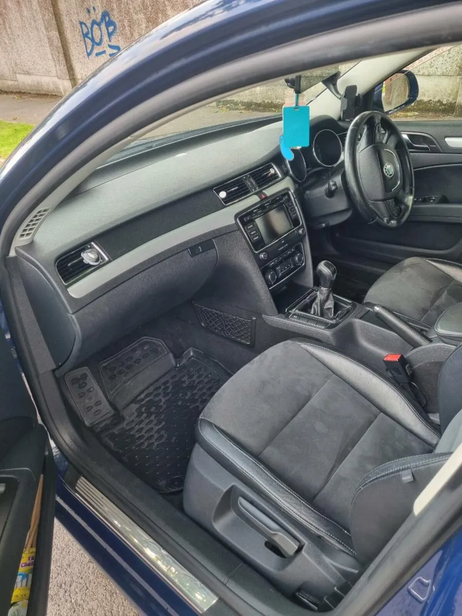 SKODA SUPERB 2.0TDI - Image 4