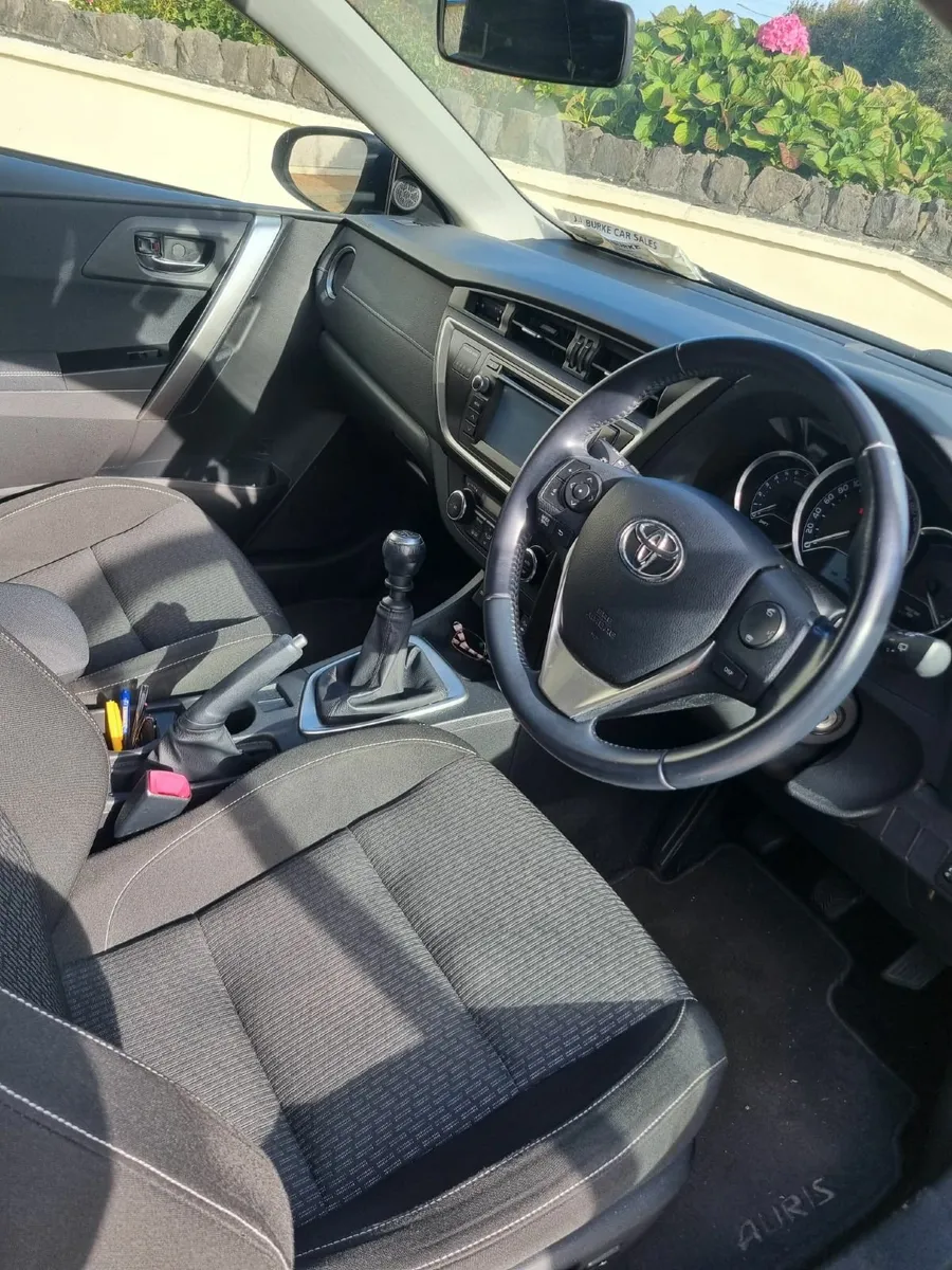 Toyota Auris 2015 - Image 3