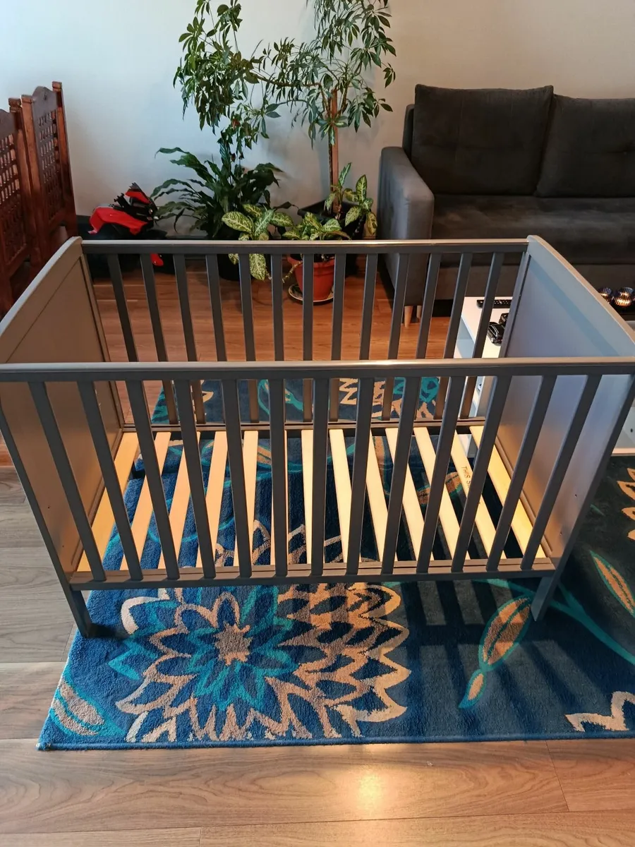 Baby cot - Image 1