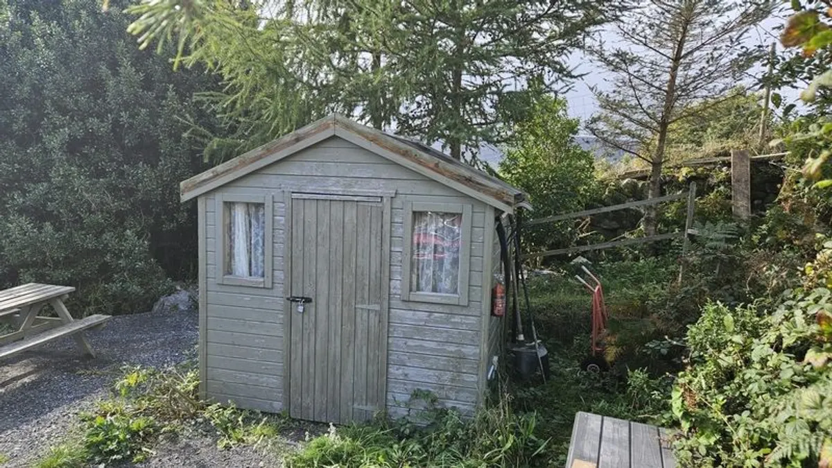 wooden shed - Image 3