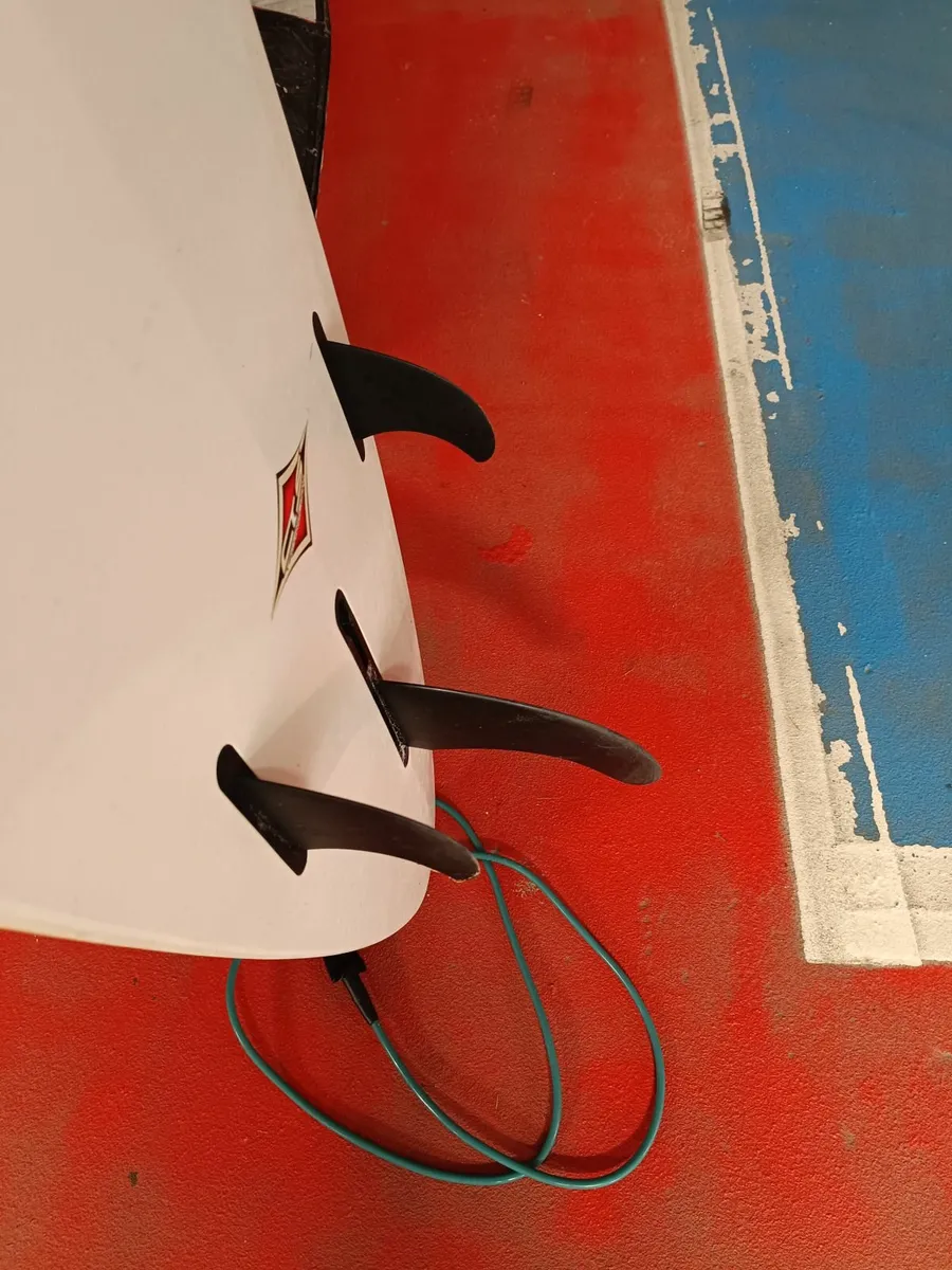 Bic 9 ft Surfboard (Best Beginner Board) - Image 3