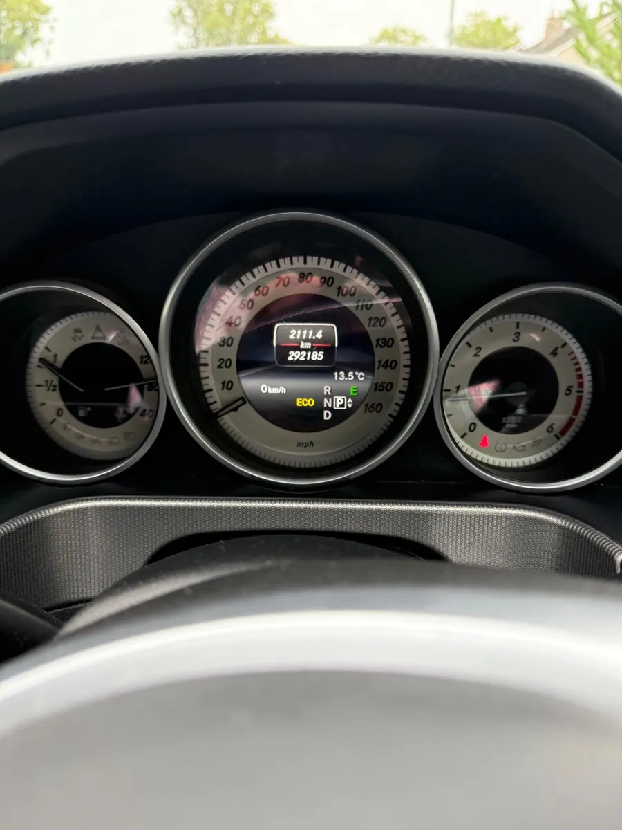 Mercedes-Benz E-Class 2013 - Image 2