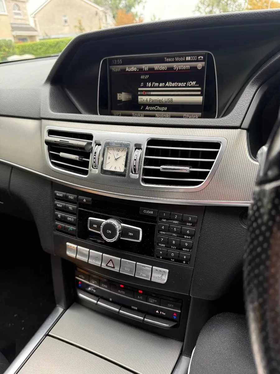 Mercedes-Benz E-Class 2013 - Image 3