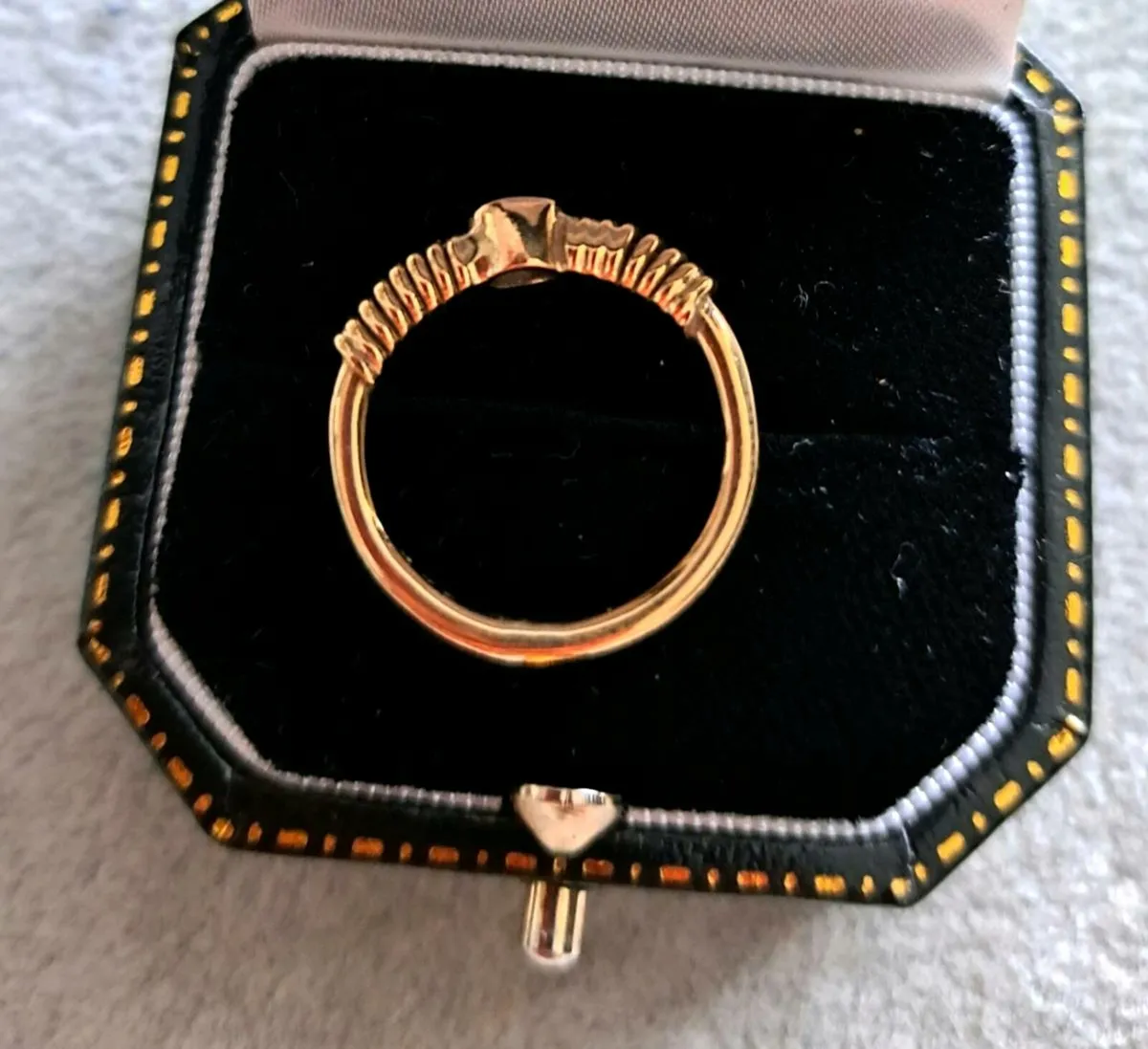 9ct gold gemstone ring size M - Image 4