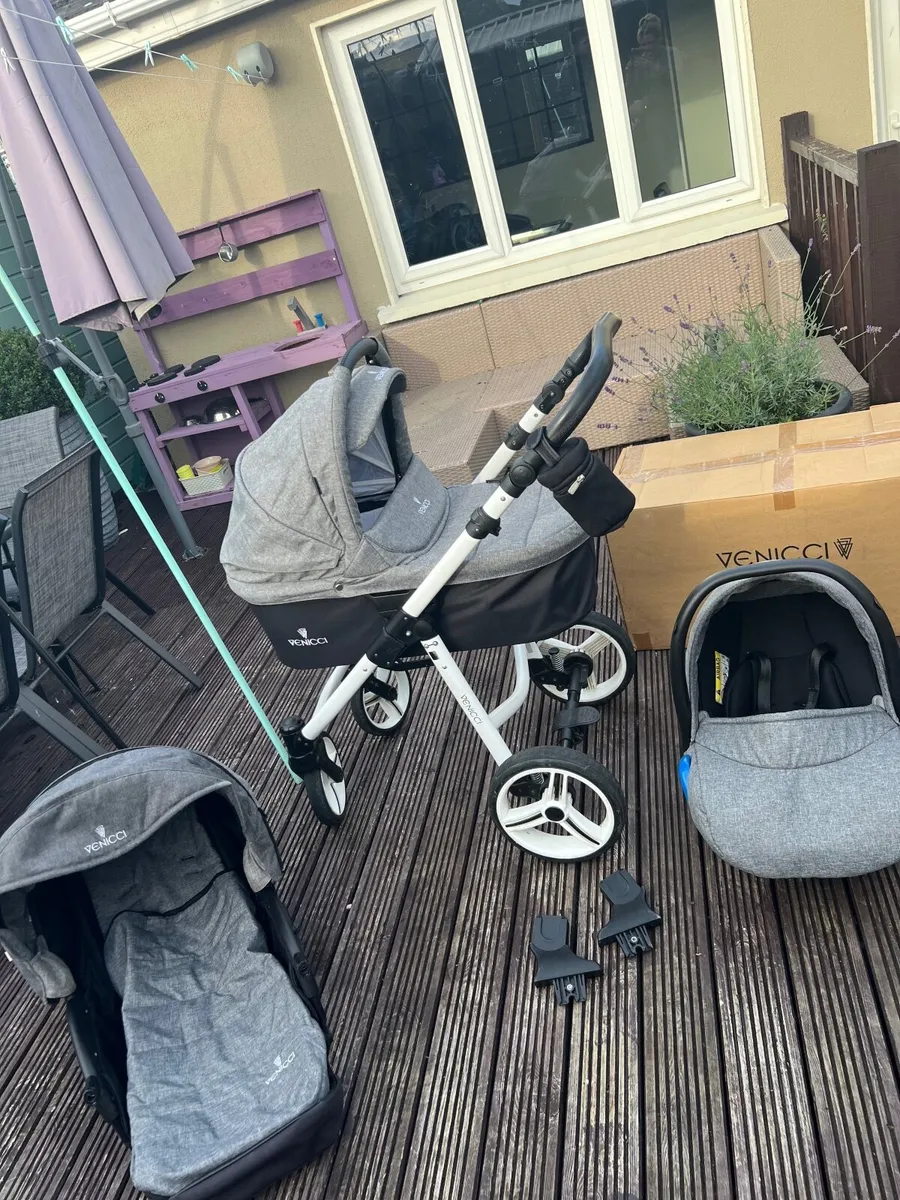 Venicci travel system - Image 1