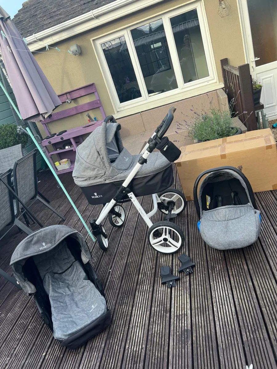 Venicci travel system - Image 2