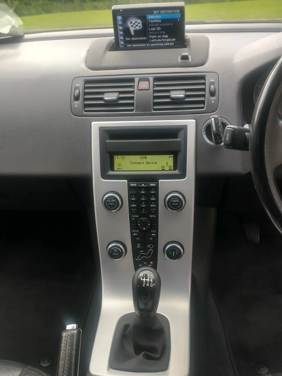 Volvo S40 2012 - Image 2