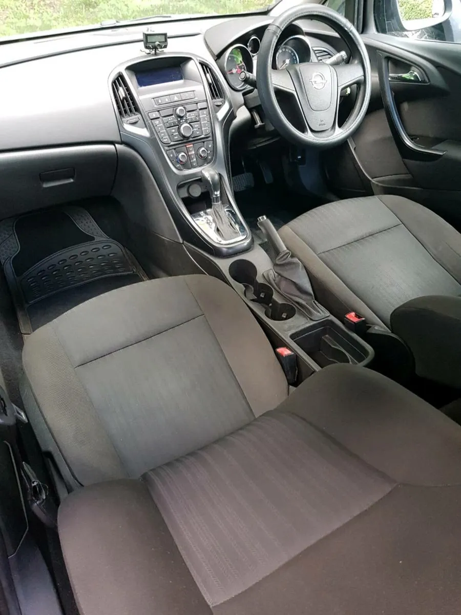 Astra Automatic Fresh NCT, Low miles, new timing, - Image 3