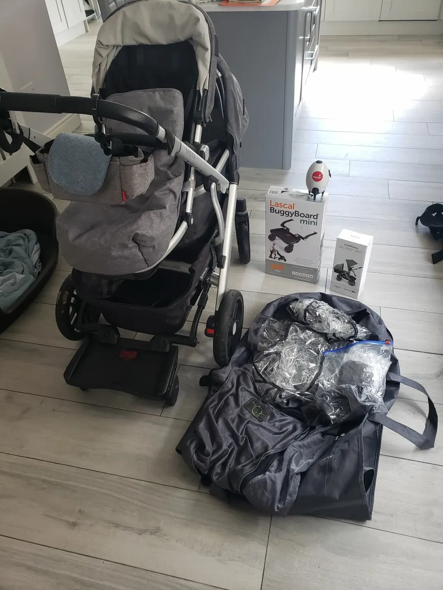 Uppababy vista pram and accessories - Image 1