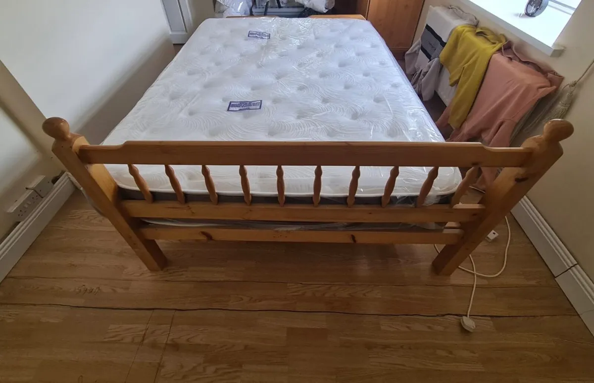 King size bed with brand new mattress - Image 3