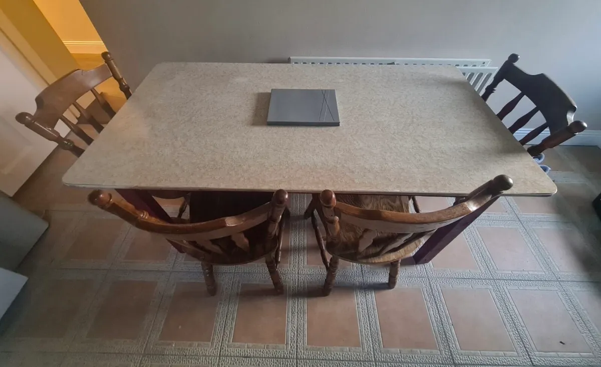 Table and 4 chairs - Image 3