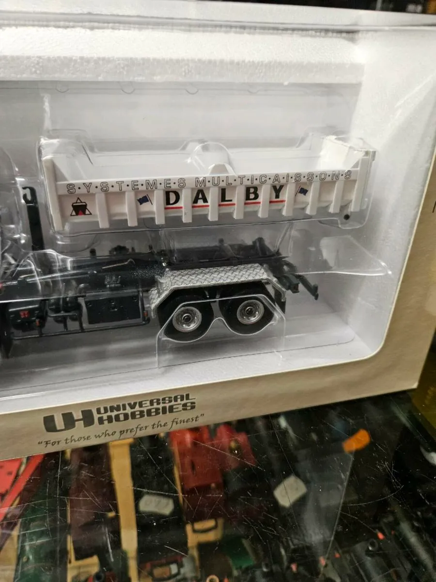 Corgi Universal Hobbies Scania Skip Truck 1.50 - Image 3