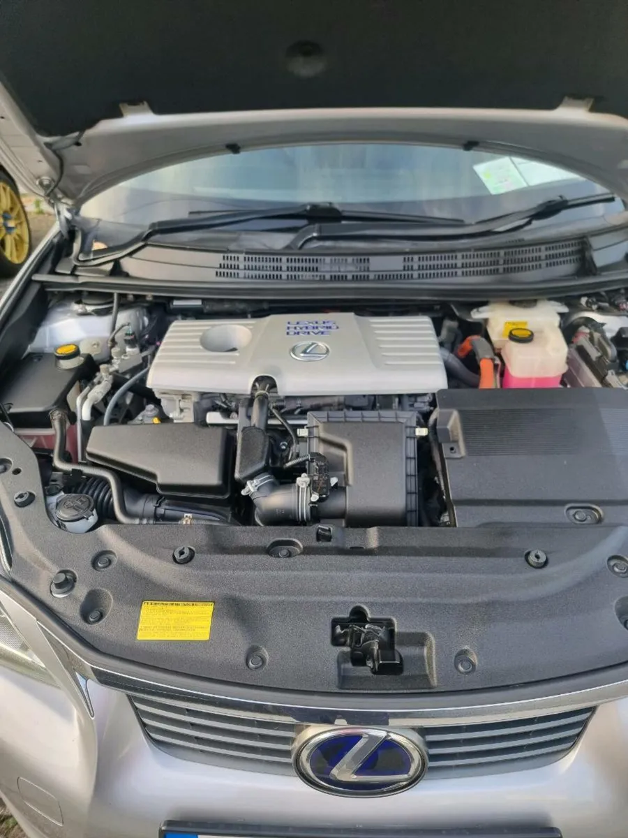 Lexus CT200h - Image 3