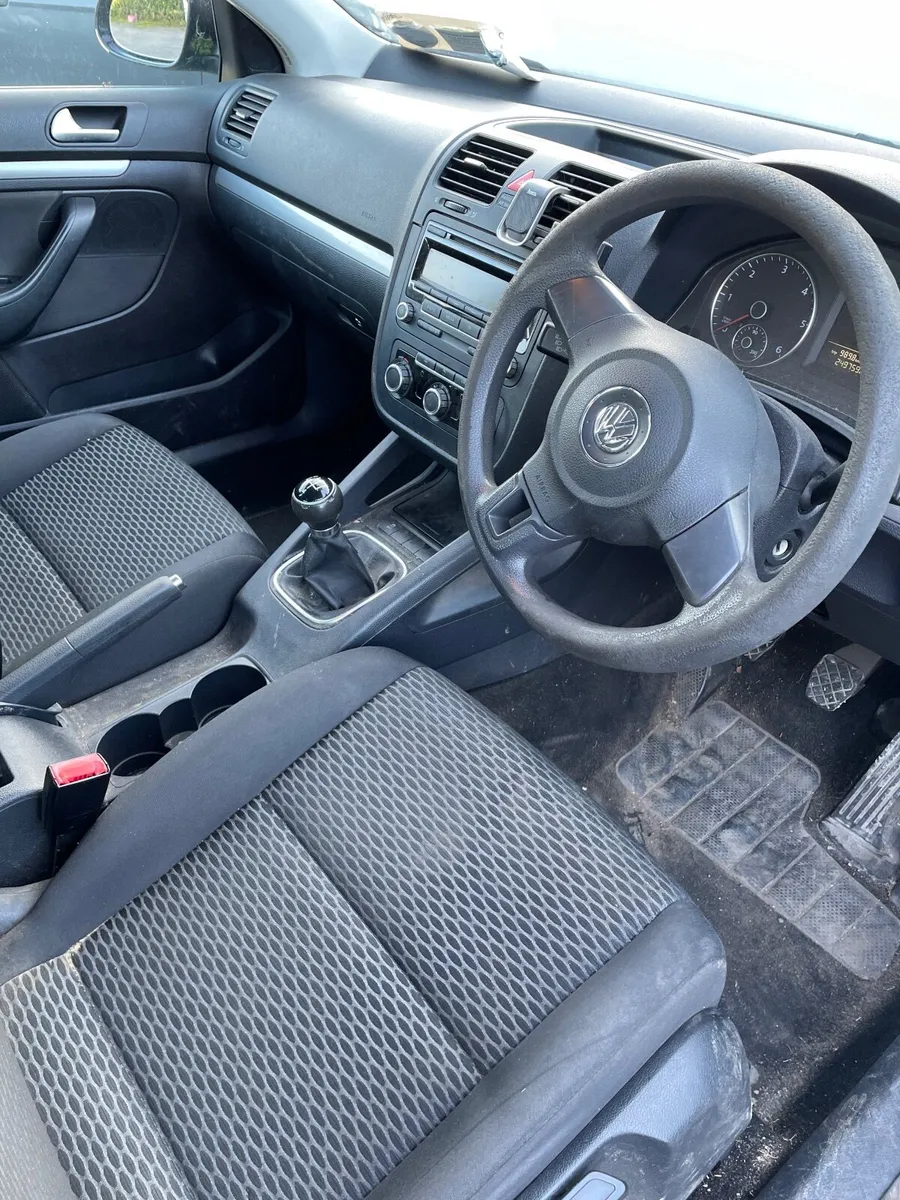Volkswagen Jetta 2010 - Image 4