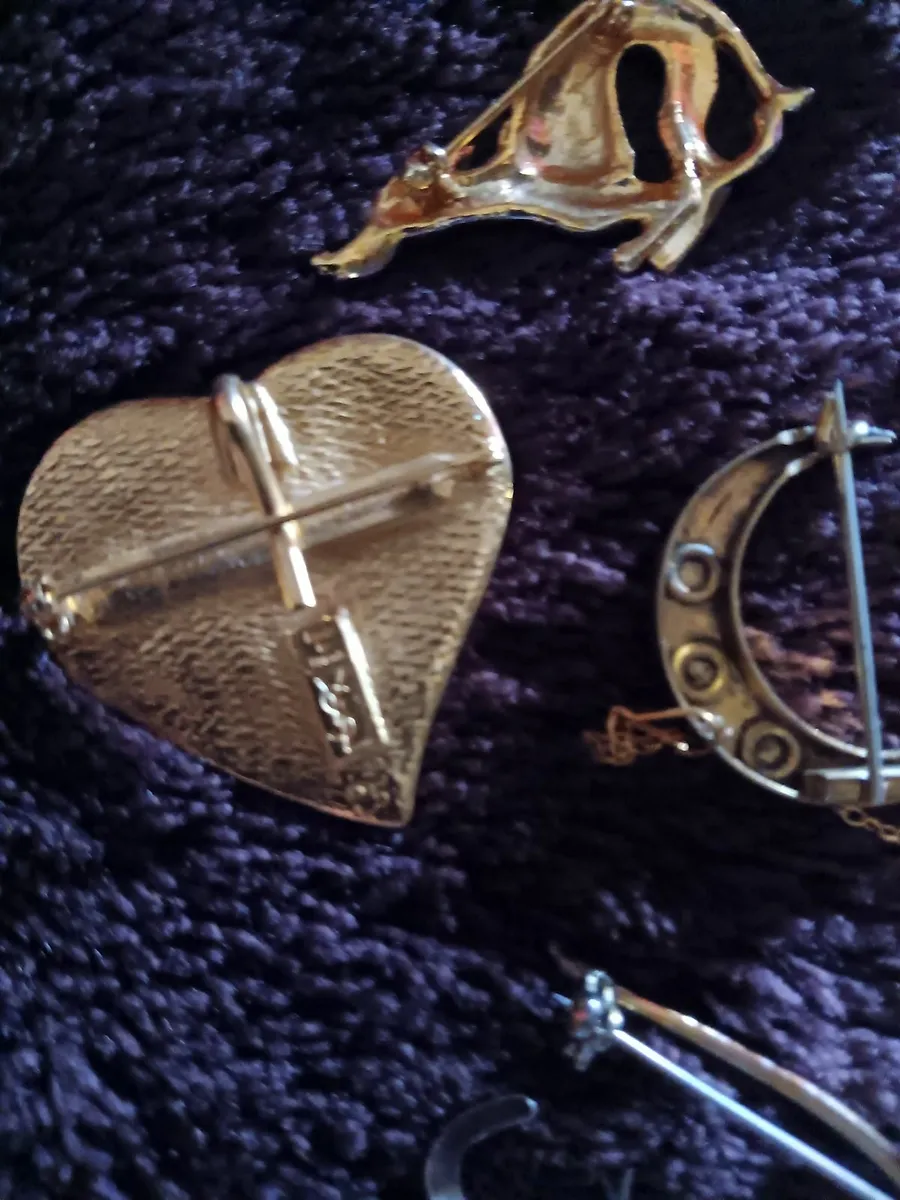 Vintage   brooches - Image 2