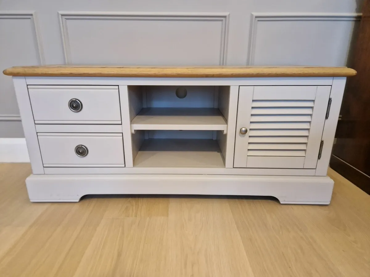 TV Unit - Image 1