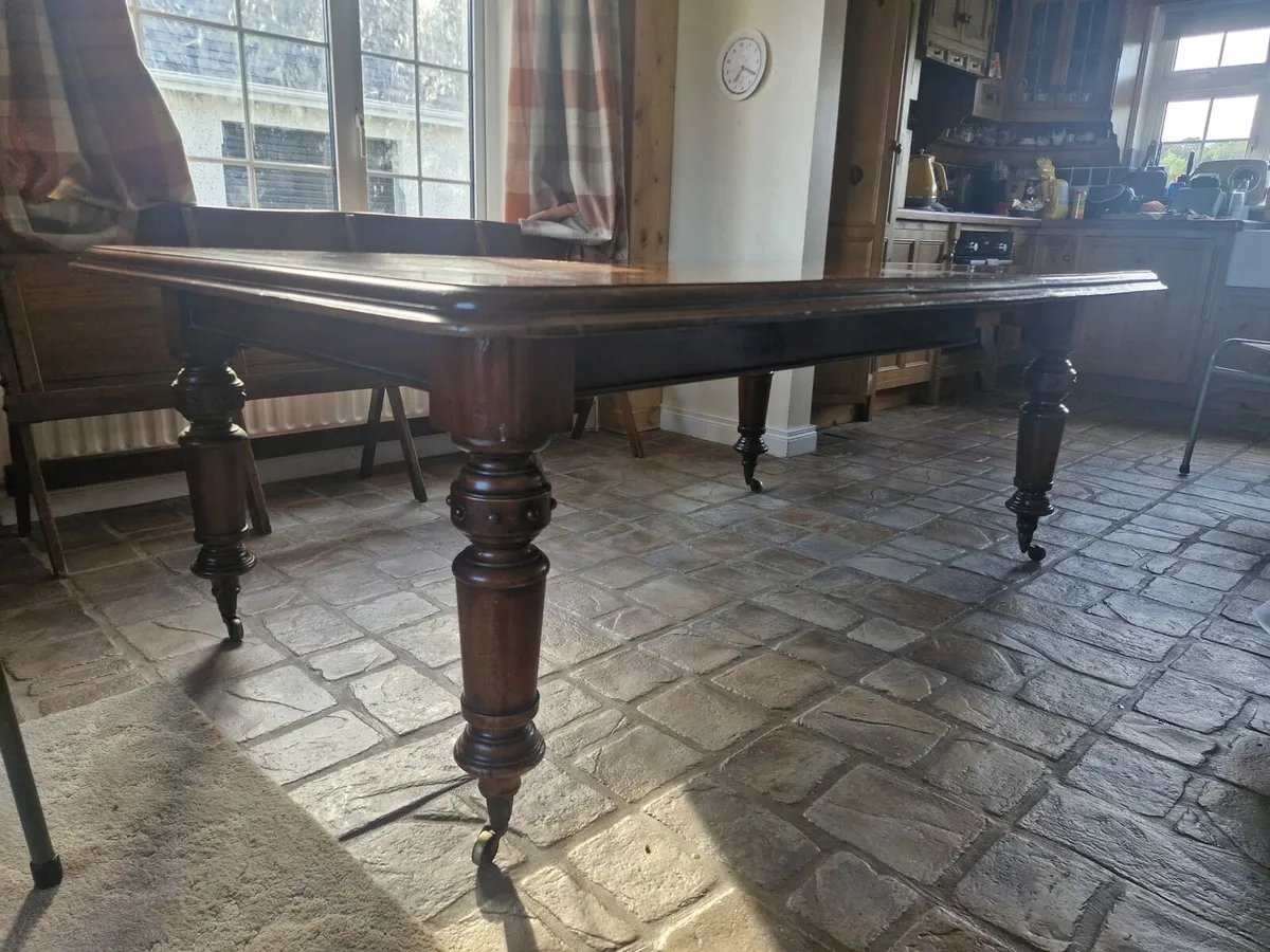 Mahogany dining table - Image 1